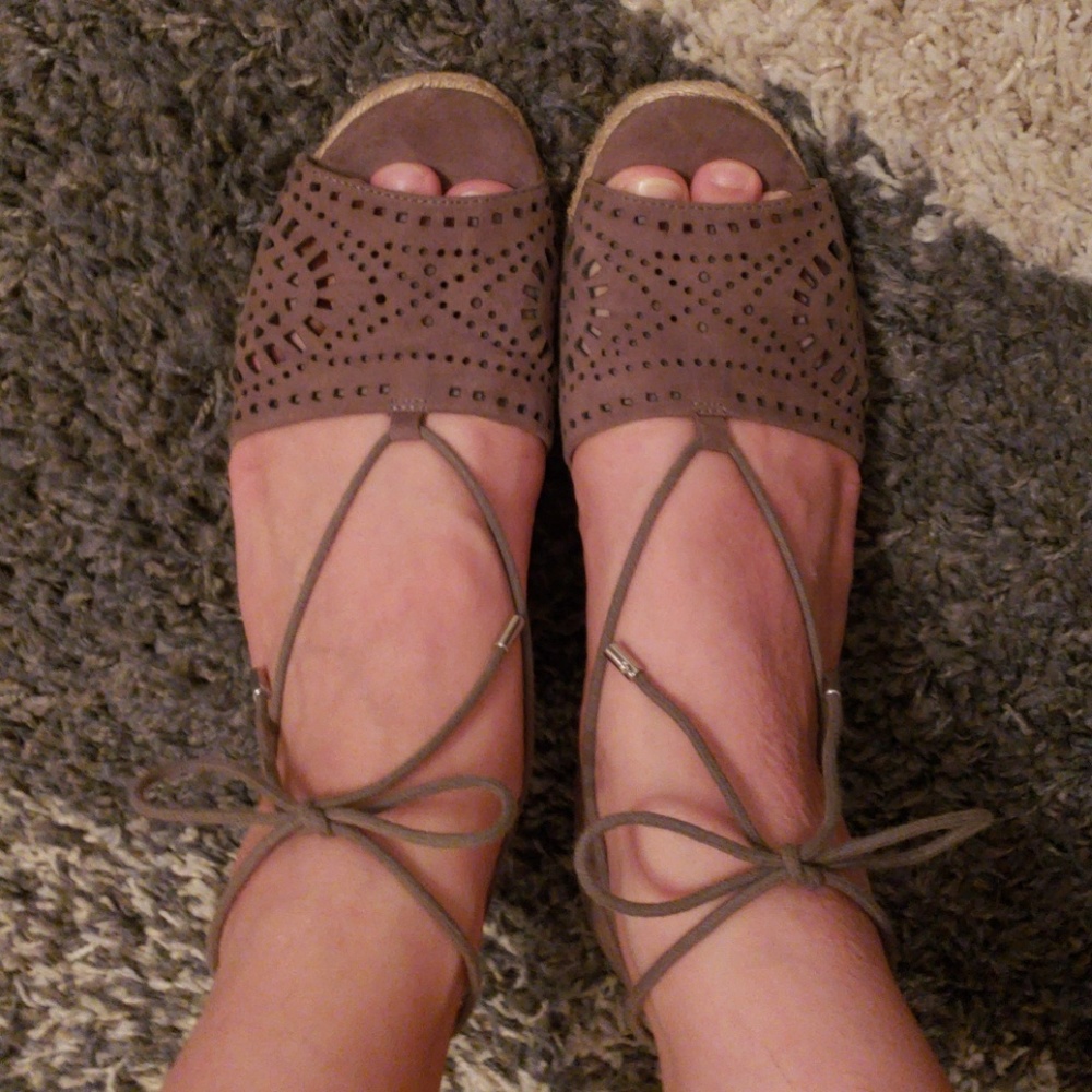 Unisa ankle strap wedges
